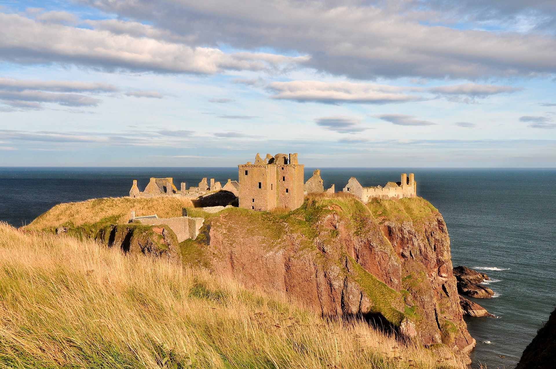 Dunnottar Castle, Stonehaven (Photo license: CC BY-SA 2.0)
